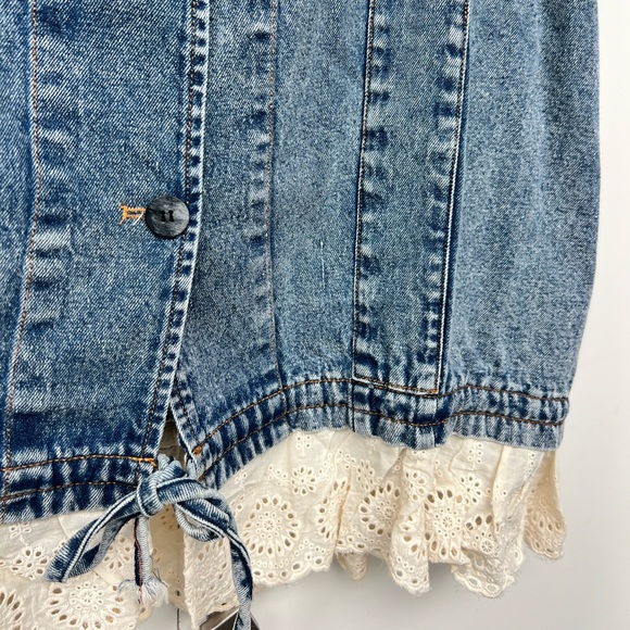 NWT Blue Denim Light Acid Wash Button-up Vest Cream Ruffle hem Eyelet Detail - Picture 7 of 13